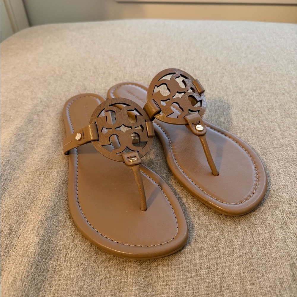 Tory Burch Miller Sandals in Almond Flour. Size 8-Excellent Pre-Owned Condition - Picture 2 of 9